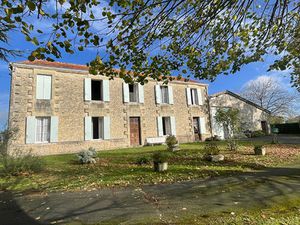 Propriété traditionnelle en pierre