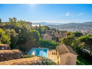 Réinvention Contemporaine pour cette Villa Années 70 avec Piscine dans quartier prisé