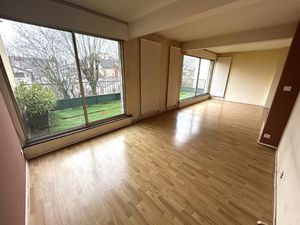 DIJON - Victor Hugo - Grand T2 à rénover avec garage