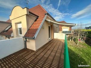 F2 1er dernier étage petite résidence terasse garage