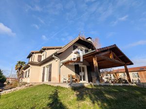 Maison de caractère proche toutes commodités