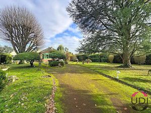 CHAMPCUEIL – PLAIN-PIED INDIVIDUEL SUR SOUS-SOL TOTAL – VUE FORÊT – TERRAIN PAYSAGÉ DE 1 5