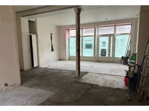 Local commercial – 56 m² avec vitrine – Rue Mathurin Régnier  Paris 15e