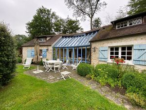 AUTOUILLET  LONGERE ANCIENNE AVEC DEPENDANCES ET 2575M2.