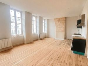 UNIQUE : appartement T3 entièrement rénové quartier prisé plein centre Bordeaux