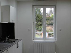 F2 duplex rénové toutes charges comprises