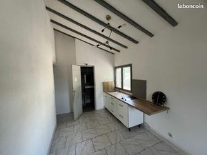 25m2 - Non meublé  Chambre séparée  Jardin  parking. Calme et lumineux