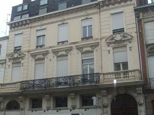Superbe F2 haussmanien en hyper centre de Lille