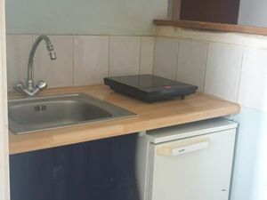 Location dans villa meublé chambre cuisine et sdb