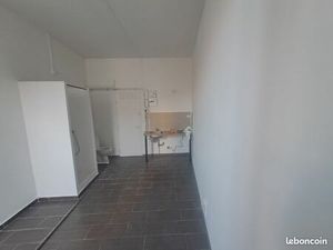 Studio d'environ 28m2 entièrement refait