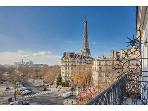 Pari VII - Rue Saint-Dominique - 5ème étage - Vue Tour Eiffel - Balcon
