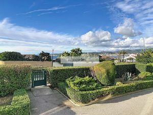 SIX-FOURS côté mer à deux pas de la plagegrand appartement