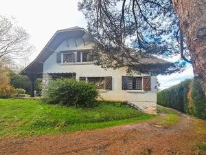 Maison de 11 pièces de 325 m² située à Bagnères-de-Bigorre