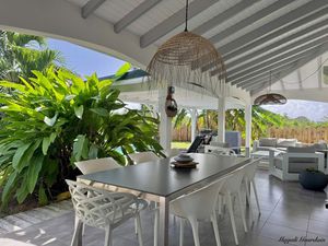 A VENDRE - EXCEPTIONNELLE VILLA CONTEMPORAINE AVEC STUDIO – SAINT-FRANÇOIS