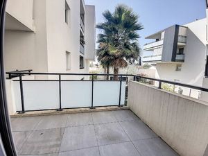 T3 LOUÉ MEUBLÉ TERRASSE - GARAGE - IMMEUBLE RÉCENT