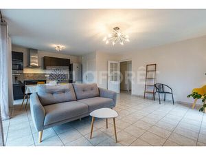 ANNECY SECTEUR FIER - APPARTEMENT T3 - MEUBLÉ - 1ER ÉTAGE - TERRASSE 13 m² - GARAGE + POSS