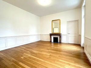 Superbe Appartement Rénové de 93 m² au Coeur de Ville