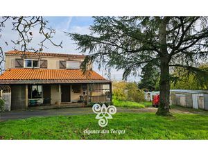 Maison 3 chambres - 1032 m² de terrain - dépendances