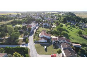 Maison charentaise avec vue d'exception sur les marais et la