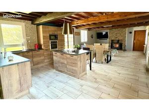 Jolie longere rénovée dans village calme