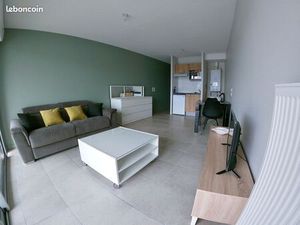 Joli studio meublé avec terrasse + parking (2021)