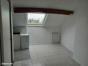 Studio vieil Avon  3 mn de la gare