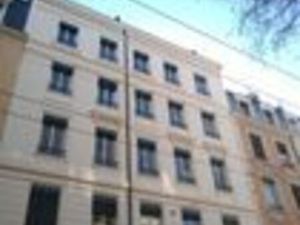 Loue Studio meublé rénové  calme et lumineux  VILLEURBANNE Grand Clément