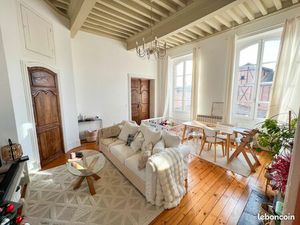 Clair et spacieux T3/4 dans le centre ancien