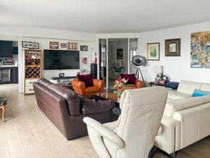 Appartement de 5 pièces de 136 m² situé à Courbevoie