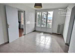 Location Grenoble : Appartement T3 avec balcon et grenier