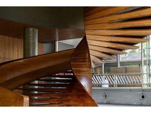 MARSEILLE 8EME — PRADO / LE GOYA — T5 TRAVERSANT 132 M² — VOLUMES RARES — BALCON FILANT — 