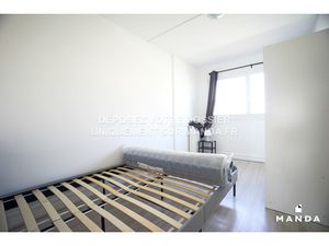Chambre à louer dans une colocation moderne – Massy-Opéra  Place des Italiens