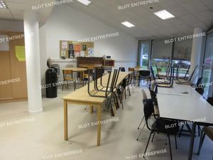 A LOUER - BUREAUX 1.926 m² - BRUZ