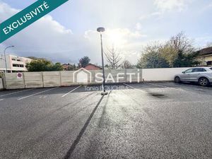 Place de parking rare – Secteur Golf ⛳️