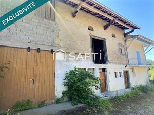Maison de village avec dépendances (grange et écuries) - ORCIER (74550)