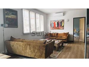 Plateaux avec bureaux triangle de la gare