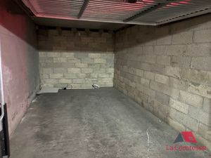 Prado/ rue des mousses: Garage 13 m2 sécurisé