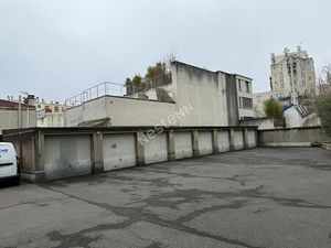 MONTREUIL  QUARTIER CROIX DE CHAVAUX   A VENDRE 10 BOXES ET 20 PLACES DE PARKINGS