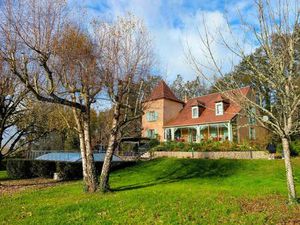 Belle périgourdine de charme avec chambres d'hôtes et piscine chauffée sur 1 hectare de te