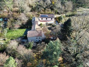 Ensemble immobilier d'une maison avec 8 gites