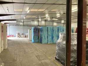 Location local d'activités INGRE 1 516 m²