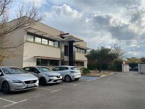 Location bureau PEROLS 233 m²