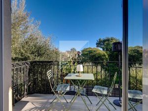 Superbe Duplex Rénové avec Terrasse et Parking