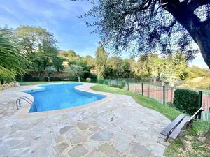 Nice Fabron : Superbe studio dans résidence de standing avec piscine et tennis.