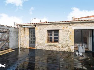 Vente maison 4 pièces 78 m² à Les Mathes (17570)  213 000 €