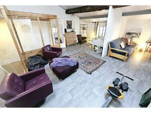 Studio de style loft avec grand garage/atelier.