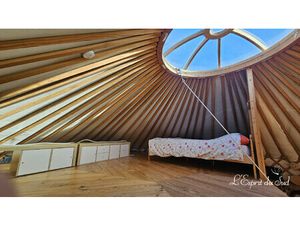 Une jolie yourte  une grande terrasse  assainissement écologiqu