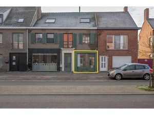 Gelijkvloerse woonst met grote tuin en garage te Sijsele.