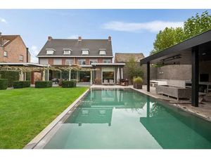 High-end afgewerkte praktijkvilla in het centrum