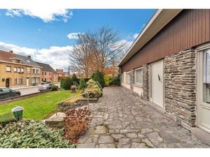 Ruime villa met loods en garage